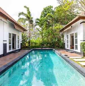Villa Nibea-Bali 3Br Villa With Garden And Pool In Umalas Kerobokan  Exterior photo