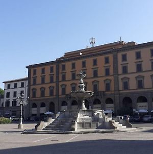 Palazzo Grandori Alloggi Turistici Viterbo Exterior photo