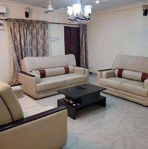Family Friendly Air-Conditioned Holiday Apartment With Standby Generator Uyo Exterior photo