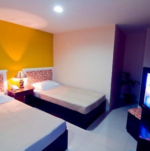 The Marigold Hotel International Cagayan de Oro Room photo