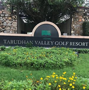 1Br Premium Studio Apartment In Tarudhan Valley Golf Resort Manesar Exterior photo