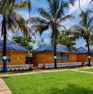 Hibis Hotels And Resorts, Goa Morjim Exterior photo