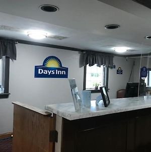 Days Inn By Wyndham Amherst Exterior photo