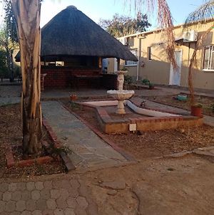 Mongilo Guesthouse Windhoek Exterior photo