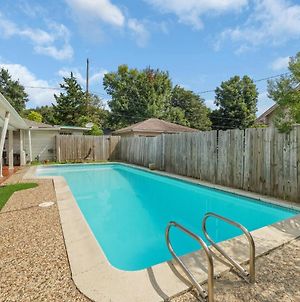 Home For Summer With Pool, Patio And Balcony Houston Exterior photo