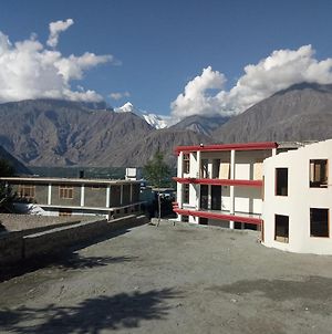 Hotel Oasis International Gilgit Exterior photo