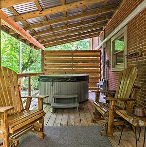 Luxury Creekside Maggie Valley Cabin With Deck! Exterior photo