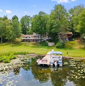 Lilli'S Pad Lakeside Lodge With Pontoon & Hot Tub Reed City Exterior photo