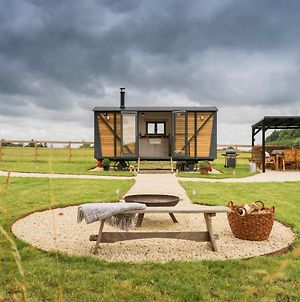 One Of A Kind Shepherds Hut With Incredible Views Thame Exterior photo