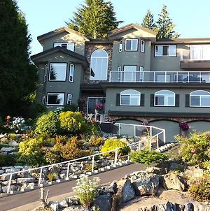 Squamish Highlands Bed And Breakfast Exterior photo