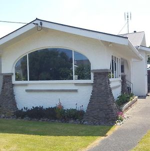 The Bungalow Bed & Breakfast Whanganui Exterior photo