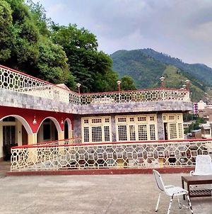 Zarin Palace Hotel Zara Churrai Exterior photo