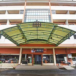 Capital O 1178 Plaza Hotel Tanjung Pinang Exterior photo
