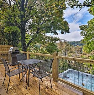 Hilltop Hideaway With Scenic Views And Hot Tub! Villa West Jefferson Exterior photo