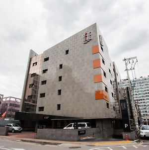 Reve Hotel Suwon Exterior photo