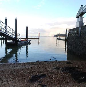 Seafarer'S View - 6 Bedroom Townhouse In Cowes, Parking & Seaviews. Cowes  Exterior photo
