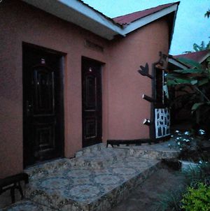 Gorilla African Guest House Entebbe Exterior photo
