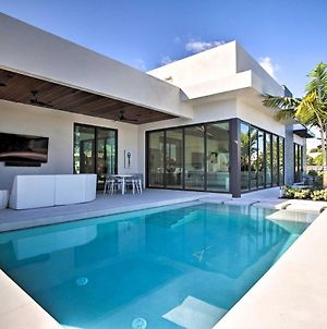 Sleek And Chic Waterfront Home With Private Pool! Fort Lauderdale Exterior photo