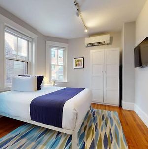 A Stylish Stay W/ A Queen Bed, Heated Floors.. #12 Brookline Exterior photo