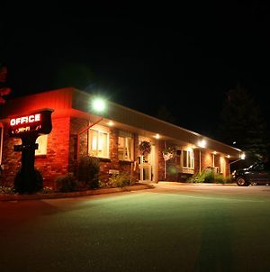 Bangor Inn & Suites Exterior photo