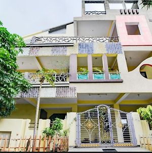 Oyo Home Peaceful Stay Villa Near Miraj Cinemas - Shalini Shivani Upal Exterior photo
