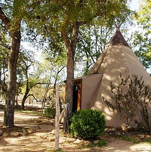 Yellow Flower Tipis 5 On Guadalupe River New Braunfels Exterior photo