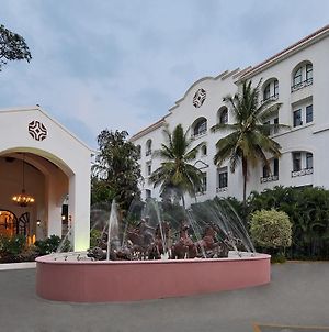 Golden Palms Hotel And Spa Bangalore Exterior photo