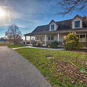 Peaceful Bird In Hand Home With Farmland Views! Exterior photo