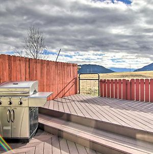 Livingston House With Mtn Views, Deck And Grill! Villa Exterior photo