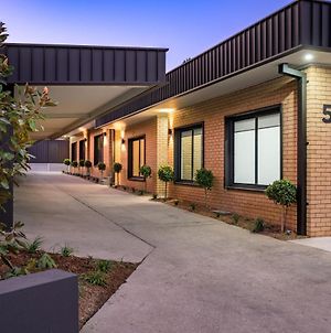 A Grade Above The Rest - Luxurious Central Apartment Albury Exterior photo