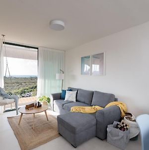 Contemporary 2 Bedroom Apt In Neot Golf Compound By Sea N' Rent Caesarea Exterior photo