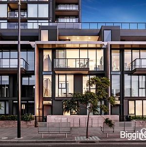 Waterview Townhouse 4 Levels Must Pay For Reserve Leased As The Whole Townhouse Or As Share Accomodation Per Floor Or Room Top Floor Is Open With Spa Barbecue Sauna Also Free Use Of Lap Pool And Gym Prices Vary For Complete Townhouse Or Floor Or Per Melbourne Exterior photo