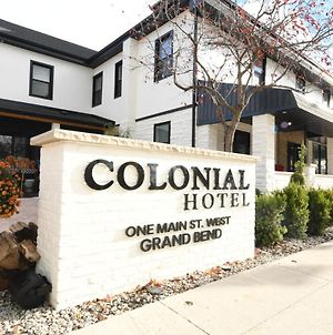 Colonial Hotel & Suites Grand Bend Exterior photo