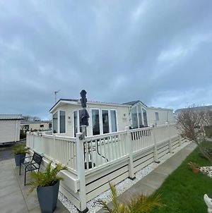 Luxury Caravan - Wi-Fi And Smart Tv Newly Installed Apartment Rhyl Exterior photo