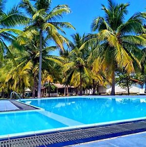 Pearl Oceanic Resort - Trincomalee Exterior photo
