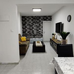 דירת גן , אזור שקט Apartment Qiryat Shemona Exterior photo