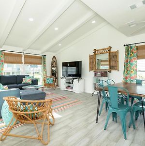 The Aloha House - Classy, Colorful And Coastal Decor And New Finishes - Easy Beach Access! Villa Galveston Exterior photo