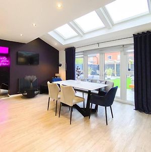 Stunning 4 Bed House With Cinema Room & Parking Manchester Exterior photo