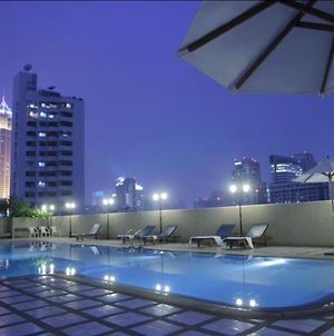 Omni Tower Cozy Apartment Near Nana Bts Bangkok Exterior photo