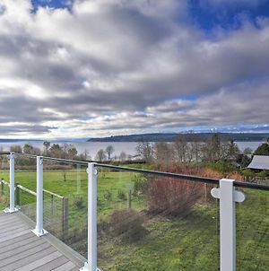 Breathtaking Port Ludlow Home With Deck And Yard Exterior photo