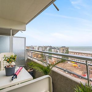 Luxueuze Vakantiestudio Met Zeezicht En Terras In Oostende Apartment Exterior photo