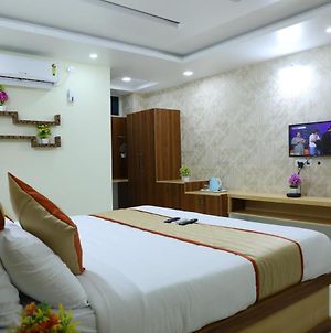 Hotel 8Th Mile Suites Bangalore Exterior photo