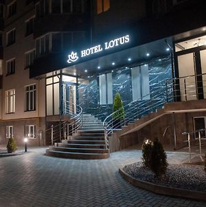 Lotus Hotel Chisinau Exterior photo