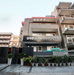 Oyo Townhouse 349 Unitech Cyber Park Gurgaon Hotel Exterior photo