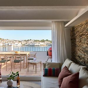Beachfront Penthouse With Terrace And Breathtaking Sea Views In Cadaques Apartment Exterior photo