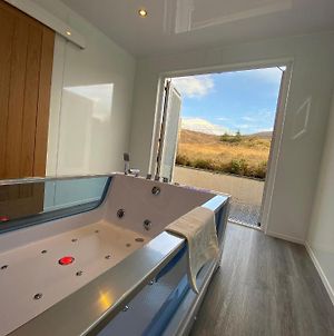 Highland Stays - Ben View Room & Jacuzzi Bath Fort William Exterior photo