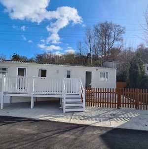 Acorn 1 And Pine 5 - A Choice Of Two Mobile Homes At Beauport Park Hastings Both 6 Berth Pine 5 Is Pet Friendly Exterior photo