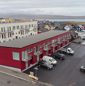 New Three Bedroom Townhouses With Sea View Hoyvik Exterior photo