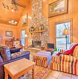 Serene Cabin With Riverfront Views And Access! Fayetteville Exterior photo