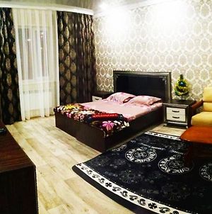 Vip Квартира 2Ком. Apartment Uralsk Exterior photo